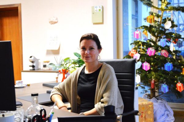 Kimberly Carton: The Woman Behind the Spotlight Kimberly Carton: The Woman Behind the Spotlight